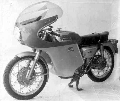 250 deluxe con el carenado de la &eacute;poca